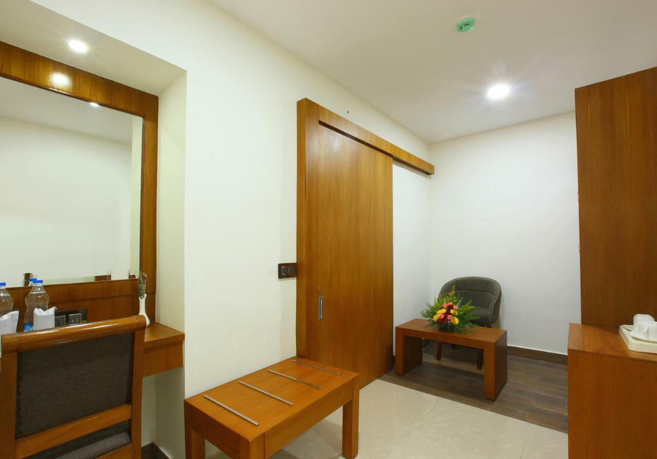 Hotel Rohini International Kallar  ภายนอก รูปภาพ