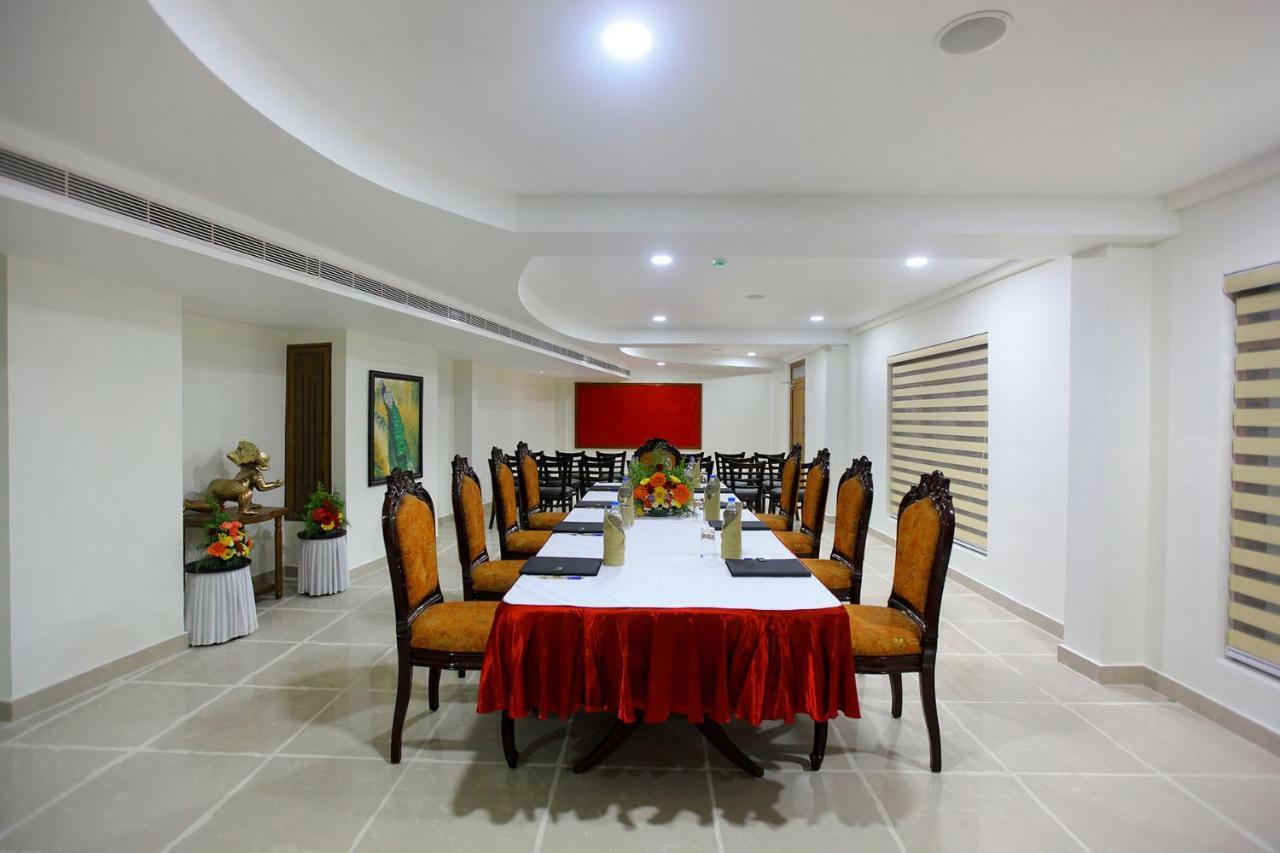 Hotel Rohini International Kallar  ภายนอก รูปภาพ