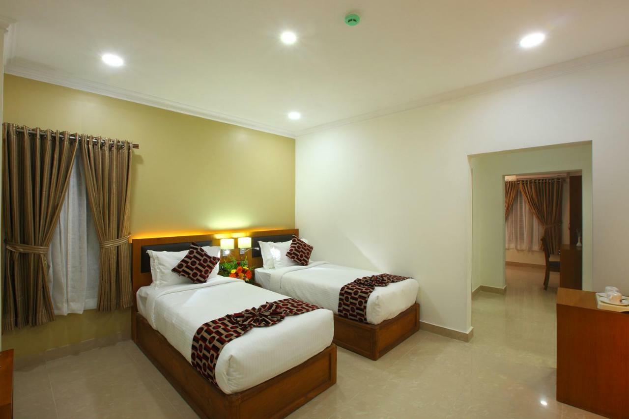 Hotel Rohini International Kallar  ภายนอก รูปภาพ