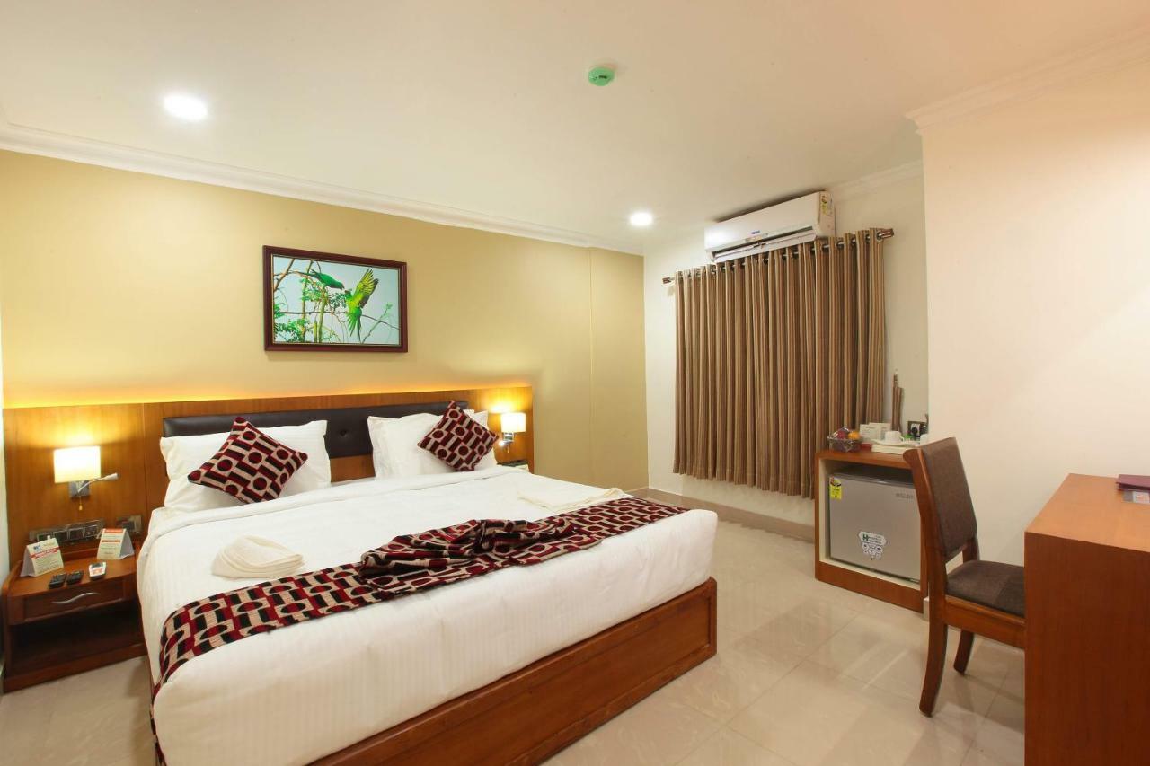Hotel Rohini International Kallar  ภายนอก รูปภาพ