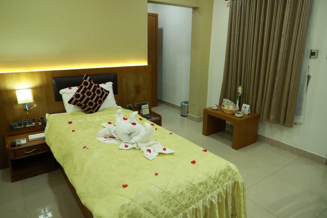 Hotel Rohini International Kallar  ภายนอก รูปภาพ