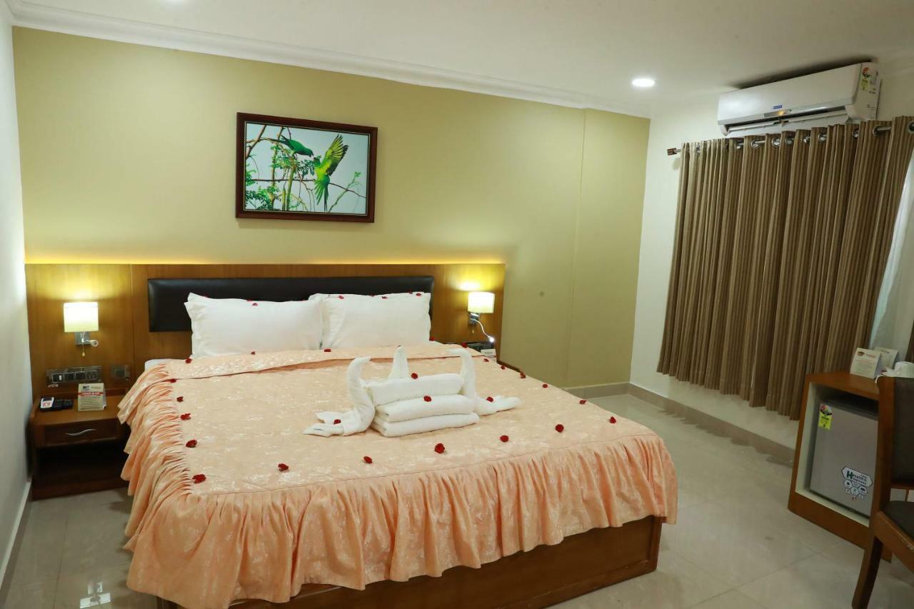Hotel Rohini International Kallar  ภายนอก รูปภาพ