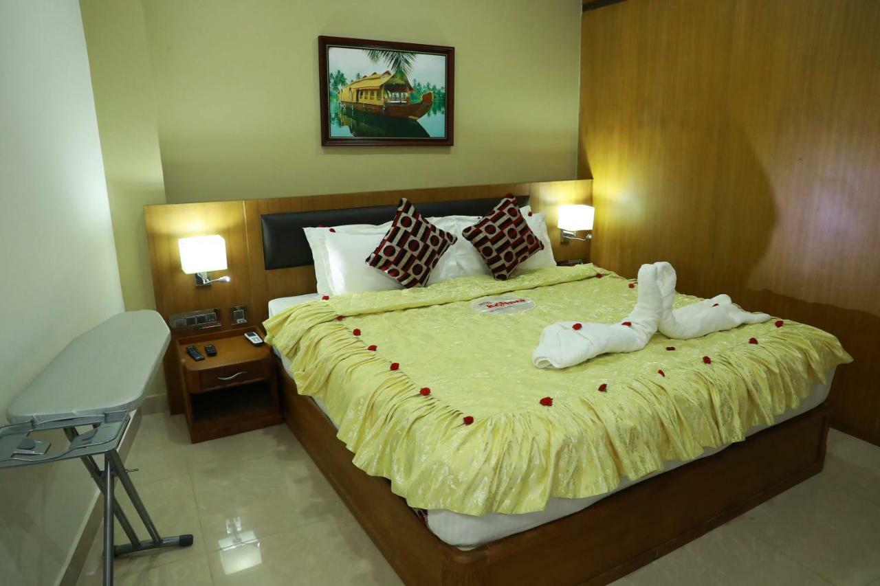Hotel Rohini International Kallar  ภายนอก รูปภาพ