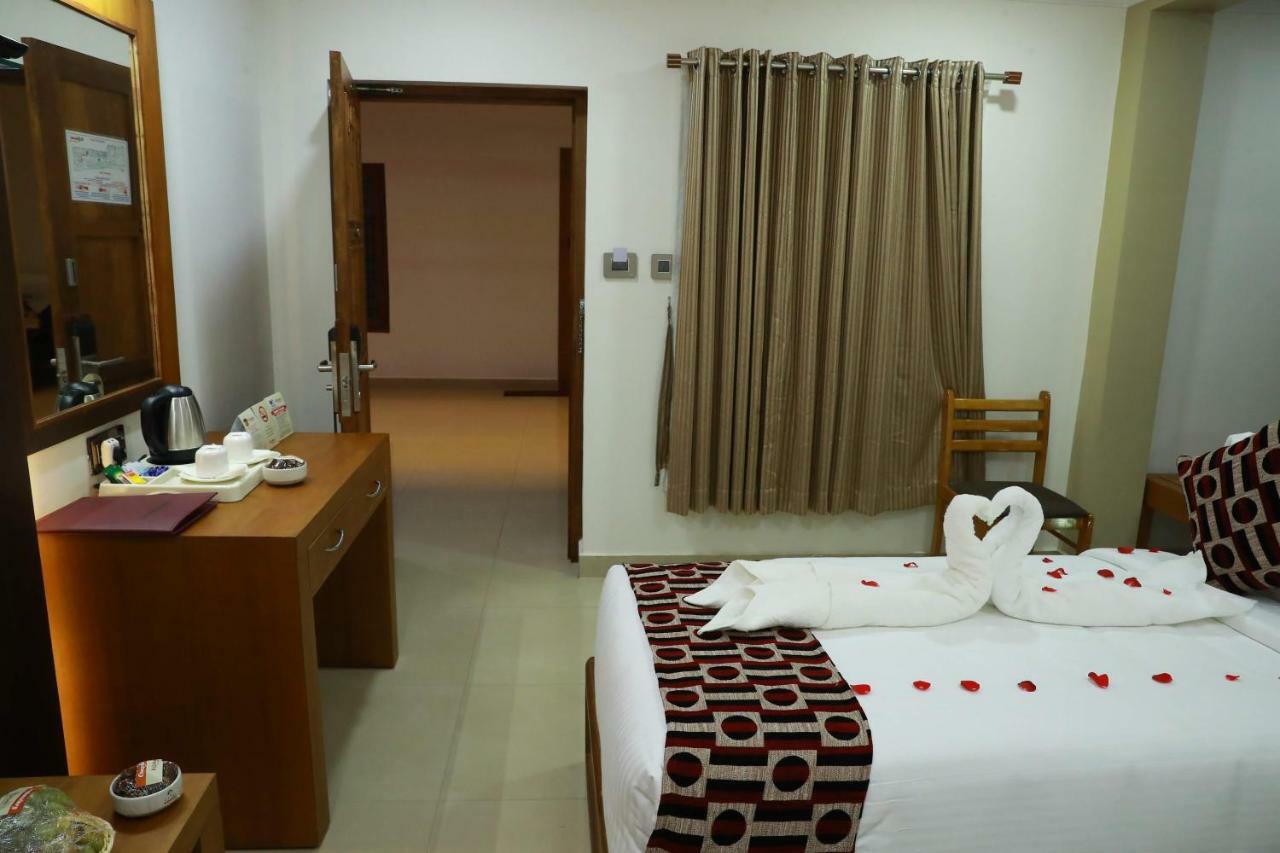 Hotel Rohini International Kallar  ภายนอก รูปภาพ