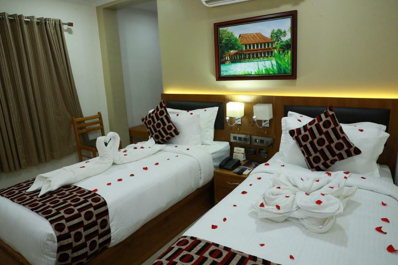 Hotel Rohini International Kallar  ภายนอก รูปภาพ