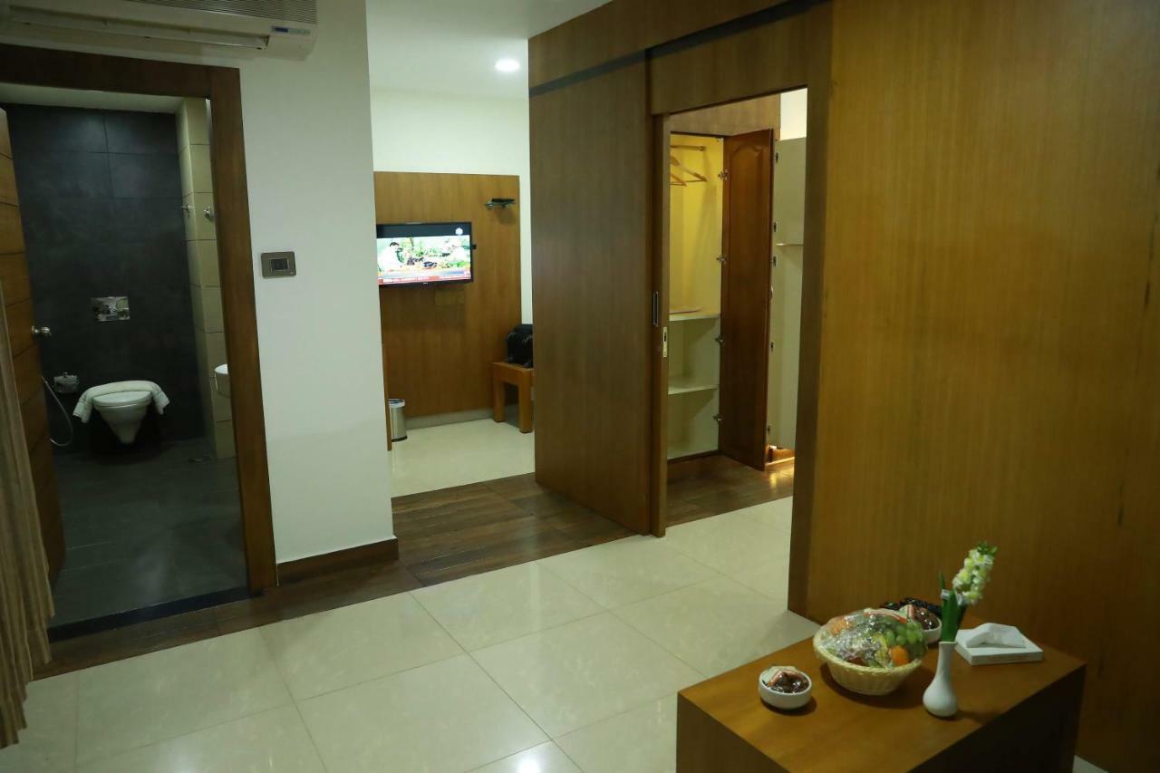 Hotel Rohini International Kallar  ภายนอก รูปภาพ