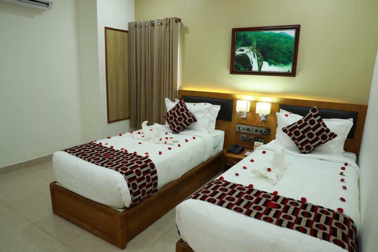 Hotel Rohini International Kallar  ภายนอก รูปภาพ