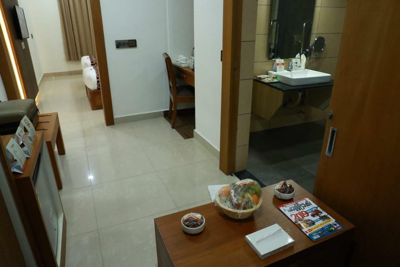 Hotel Rohini International Kallar  ภายนอก รูปภาพ