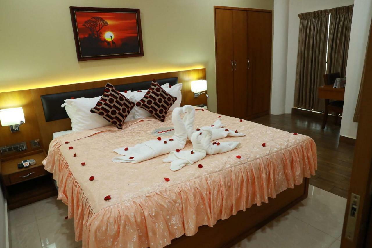 Hotel Rohini International Kallar  ภายนอก รูปภาพ