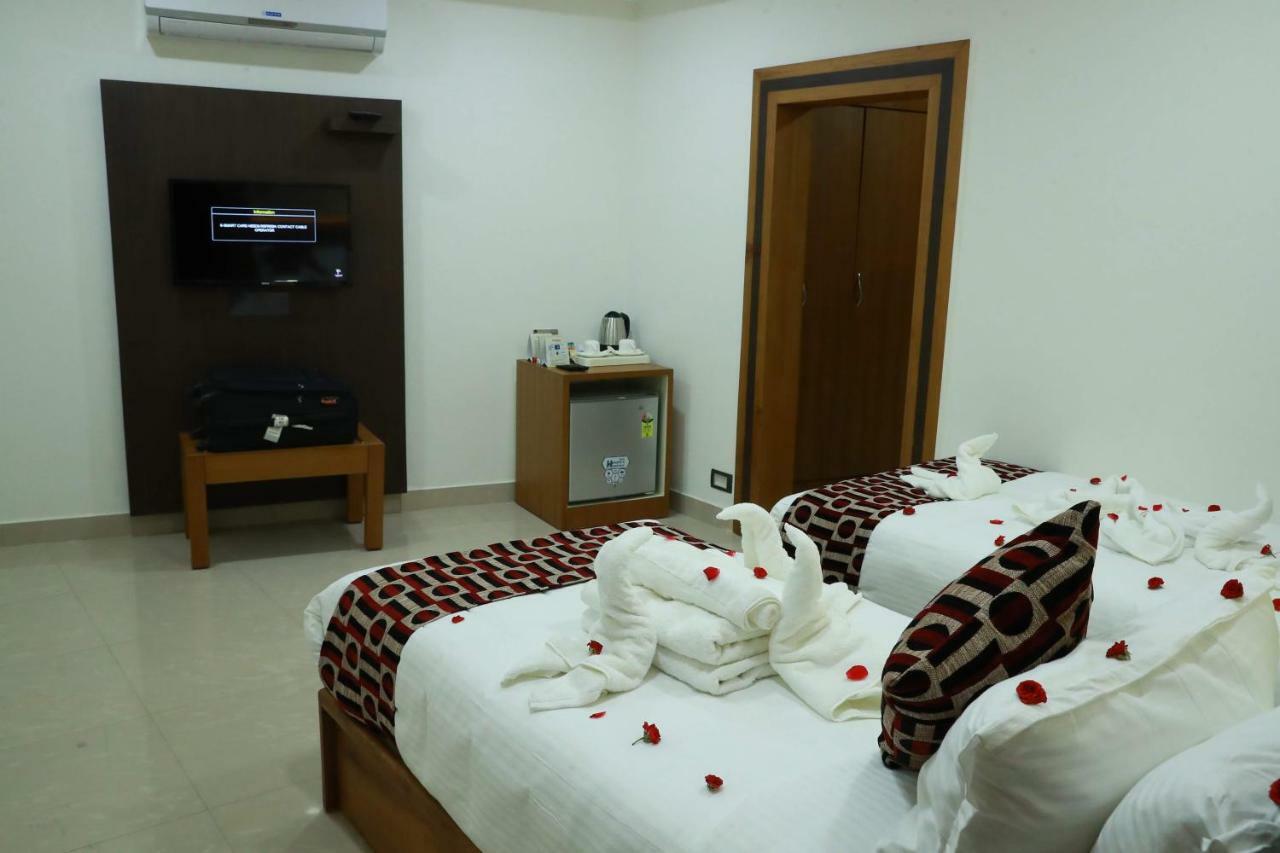 Hotel Rohini International Kallar  ภายนอก รูปภาพ