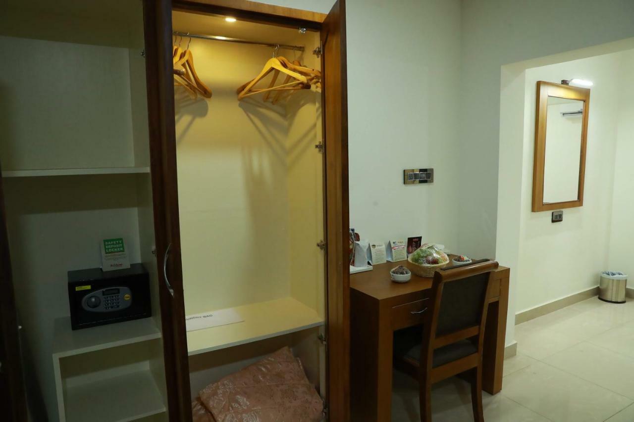 Hotel Rohini International Kallar  ภายนอก รูปภาพ